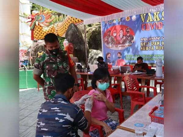 Gandeng TNI, MABT Gelar Vaksinasi Massal di Kelenteng Tua Pek Kong Ketapang