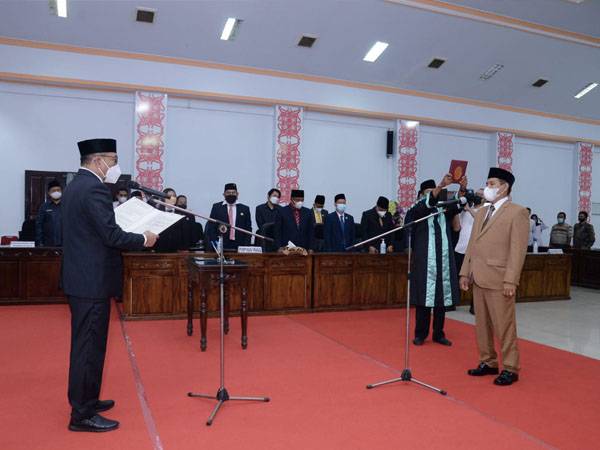 Gantikan Almarhum Paulus Tan, Muhammad Rijal Resmi Jabat Anggota DPRD Ketapang