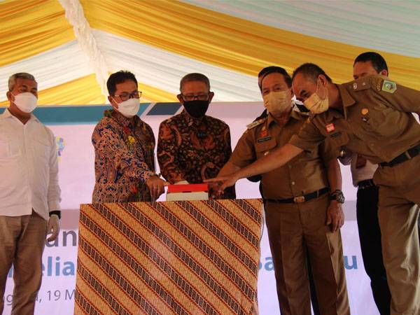 Investasikan Rp30 Miliar, PLN Listriki 8 Desa di Meliau Sanggau