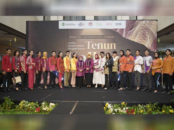 Lomba Desain Fashion Seragam Kantor Kombinasi Tenun Kalbar, Lismaryani: yang Simple Tidak Ribet