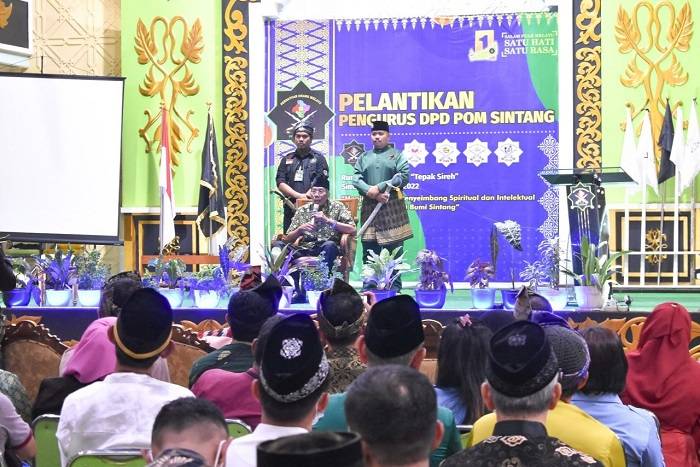 Jarot Winarno Harap Melayu Jadi Motor Penggerak Persatuan dan Kesatuan di Sintang