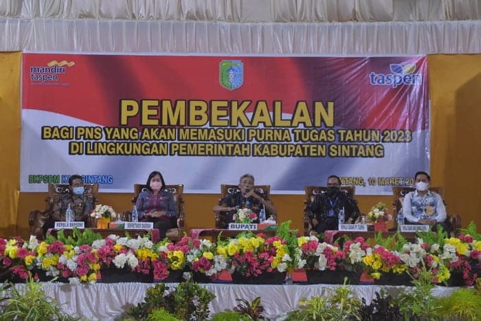 205 ASN Sintang Pensiun 2023, Bupati Jarot Winarno Malah Ucapkan Selamat