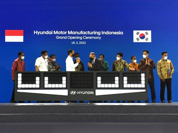 Presiden Jokowi Resmikan Mobil Listrik Rakitan Indonesia, PLN Siap Mendukung Infrastruktur dan Pasokan Listrik