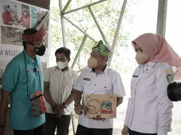 Sandiaga Uno Jatuh Hati dengan Ekowisata Kalbar