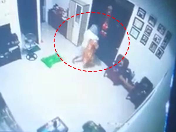 Terekam Kamera Pengawas, Seorang Perampok Satroni Rumah di Delta Pawan Ketapang