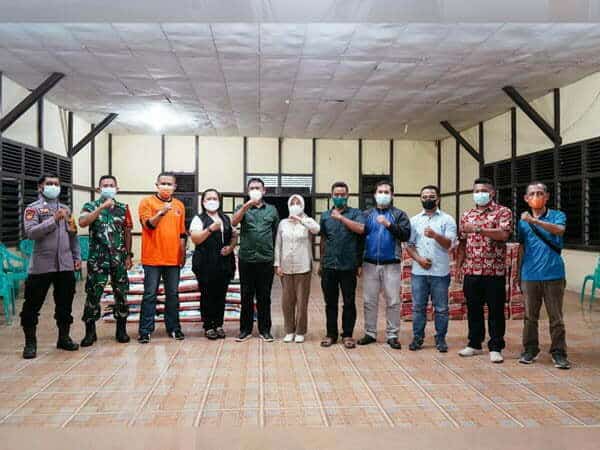 Serahkan Bantuan Banjir untuk 8 Desa di Simpang Hulu, Farhan: Sampaikan Salam Saya dan Pak Bupati