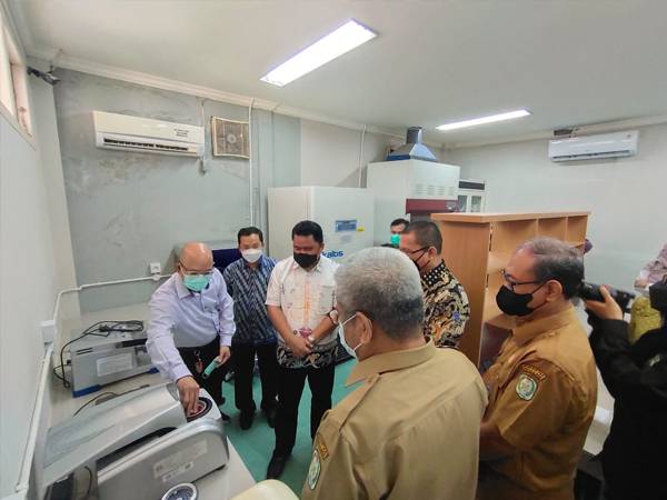 Dapat Bantuan Mesin WGS, Dirjen P2P Kemenkes: Komitmen Kalbar Luar Biasa