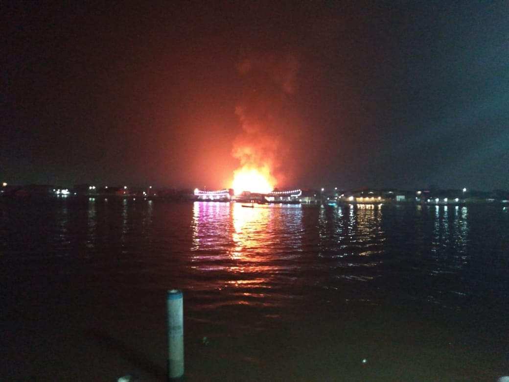 Permukiman Kampung Beting Terbakar Saat Umat Islam Sedang Tarawih
