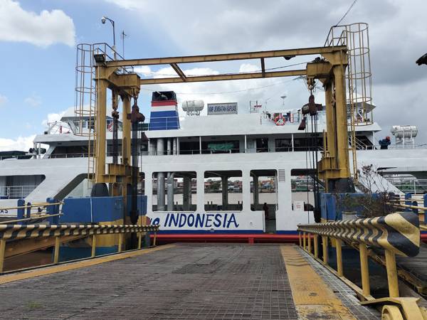 Ferry Penyeberangan Bardanadi-Siantan Mulai Beroperasi Kembali Hari Ini