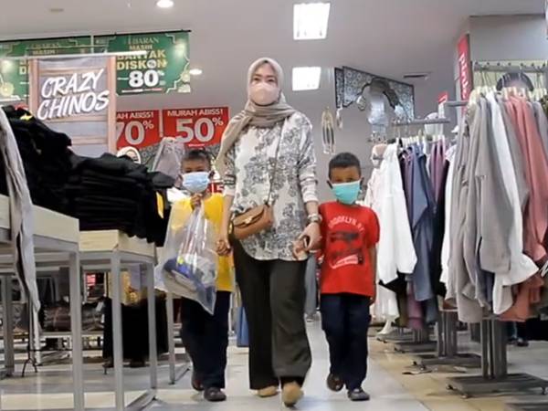 Gerakan ASN Kalbar Peduli Ajak Anak Yatim dan Dhuafa Beli Baju Lebaran