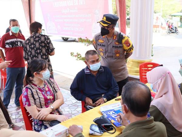 Kapolres Tinjau Pengamanan Misa Jumat Agung di Gereja Katedral Santa Gema Galgani Ketapang