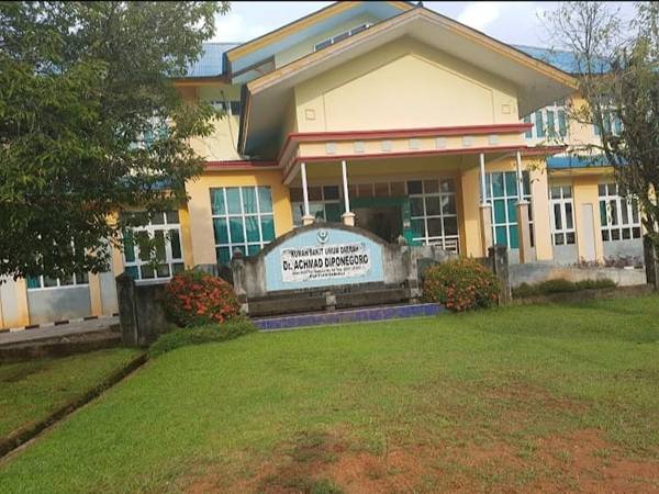 Gaji Hendak Dibayar, Ratusan Tenaga Kontrak RSUD Achmad Diponegoro Putussibau Batal Mogok Kerja