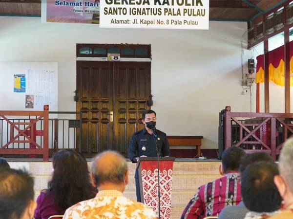 Rayakan Paskah Bersama di Pala Pulau, Bupati Fransiskus Diaan: Jaga Toleransi Antarumat Beragama