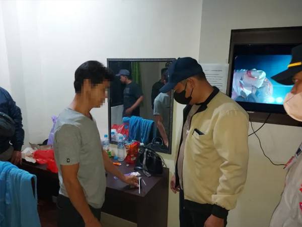 Sepasang Kekasih di Sintang Terjaring Razia di Kamar Hotel, Diduga Pesta Sabu
