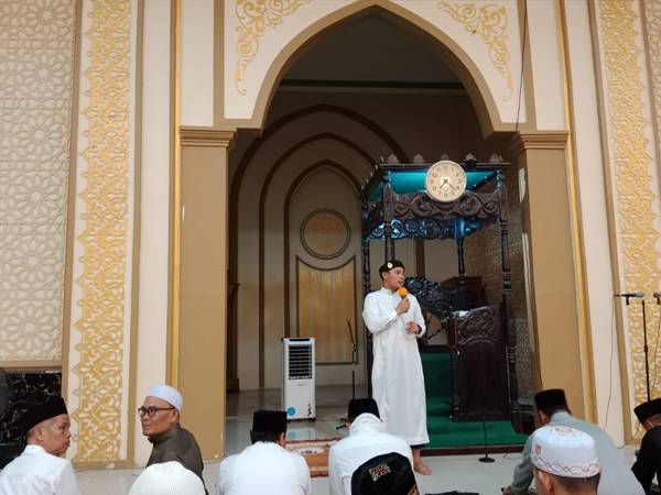 Wahyudi Hidayat Safari Ramadan Pertama di Masjid Agung Darunnajah Putussibau