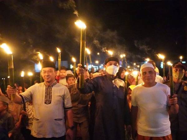 Suka Cita Sambut Ramadan, Ribuan Warga Kapuas Hulu Antusias Ikut Pawai Obor