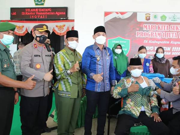 Buka Gerakan Satu Juta Vaksin, Wahyudi Hidayat Optimis Kapuas Hulu Menuju Herd Immunity
