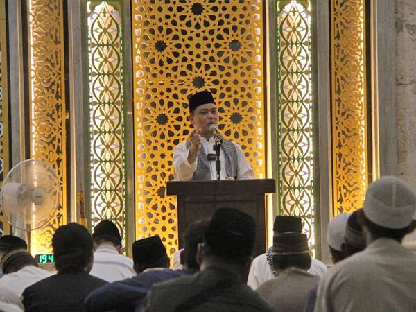 Safari Ramadan di Mempawah, Ria Norsan Ajak Umat Islam Berlomba-lomba Dalam Kebaikan