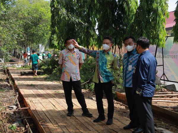 Antisipasi Supaya Tak Dicuri Lagi, Edi Kamtono Minta Tiang Pembatas Trotoar Dibeton