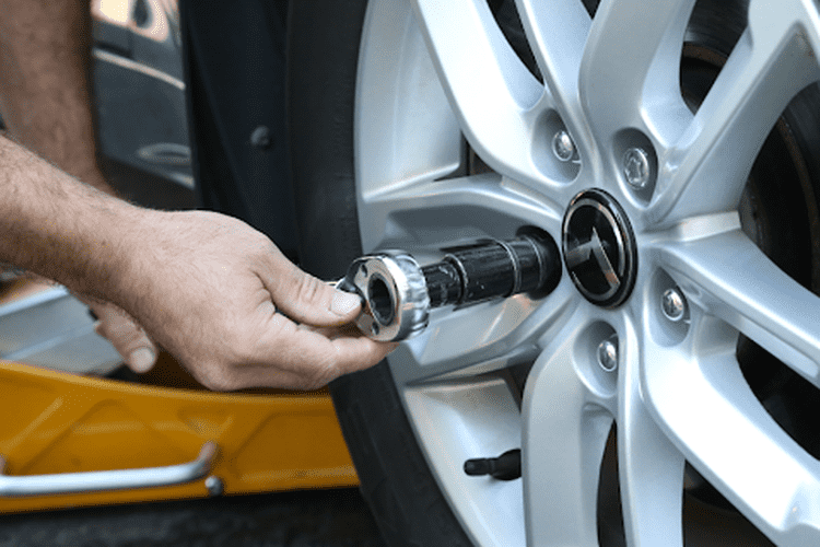 Penggelapan Bermodus Tukar Ban dan Velg Mobil Bekas, Tolib Diamankan Tim Jatanras Polresta Pontianak