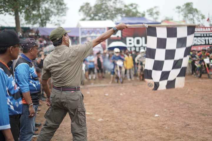 Wabup Ketapang Saksikan Kejuaraan Open Grasstrack Kalimantan Barat 2022