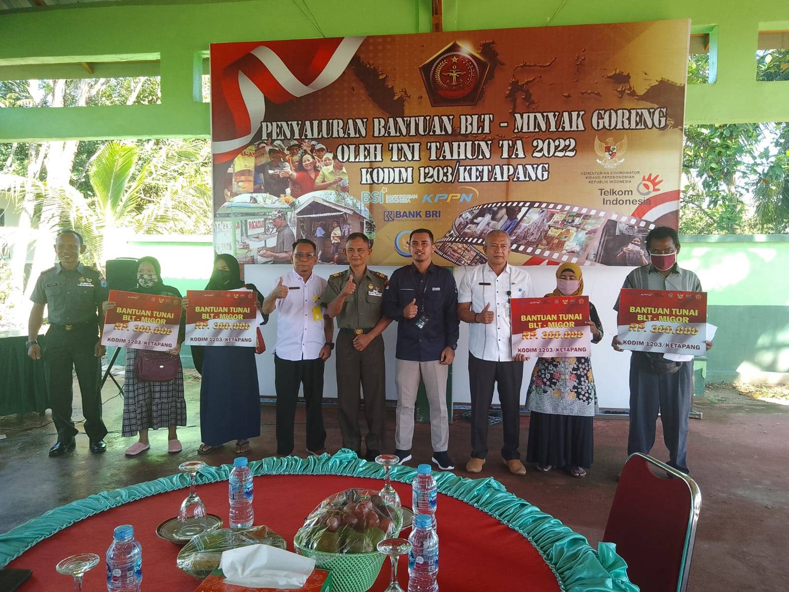 Kodim 1203 Ketapang Salurkan Pendistribusian BLT-Migor di Wilayah Teritorial