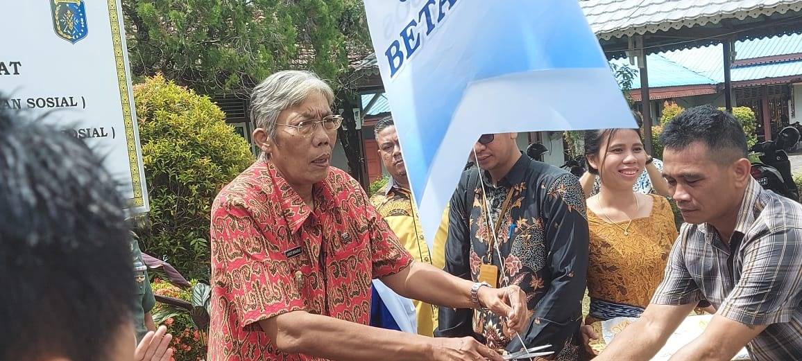 Bupati Jarot Winarno Launching Program Ompu Betabas dan Puskesos Betabas Sintang