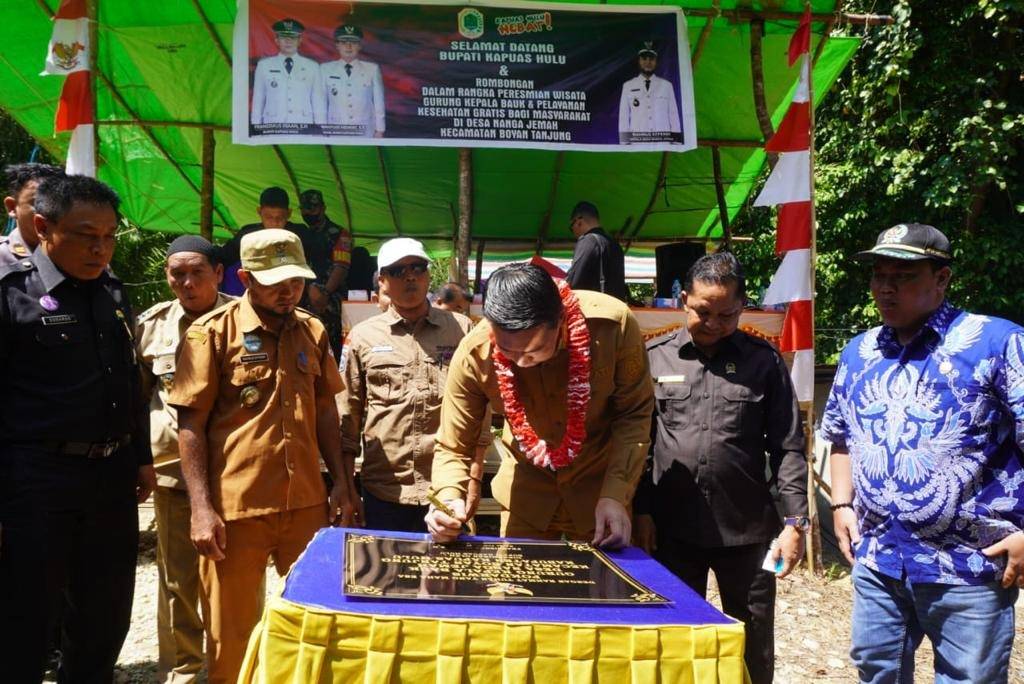 Resmikan Wisata Gurung Kepala Bauk, Bupati Fransiskus Diaan: Inilah Wisata Arung Jeram yang Sesungguhnya!