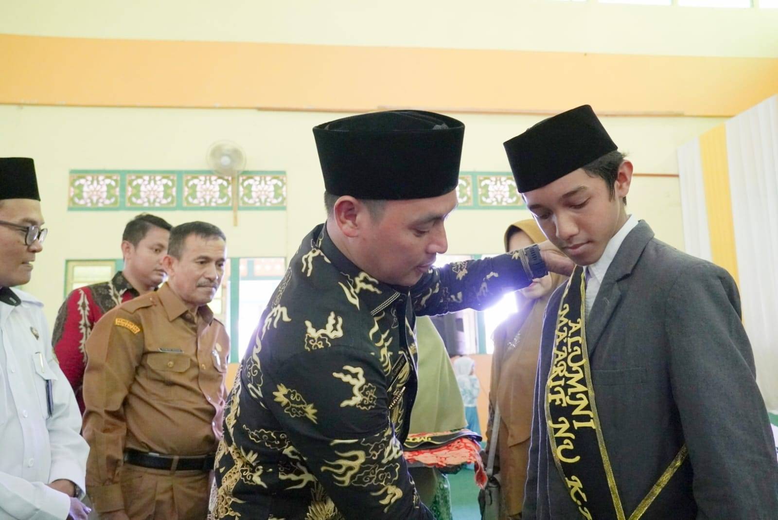 Wahyudi Hidayat Lepas Siswa-siswi Kelas IX MTS Ma'arif NU Kapuas Hulu 