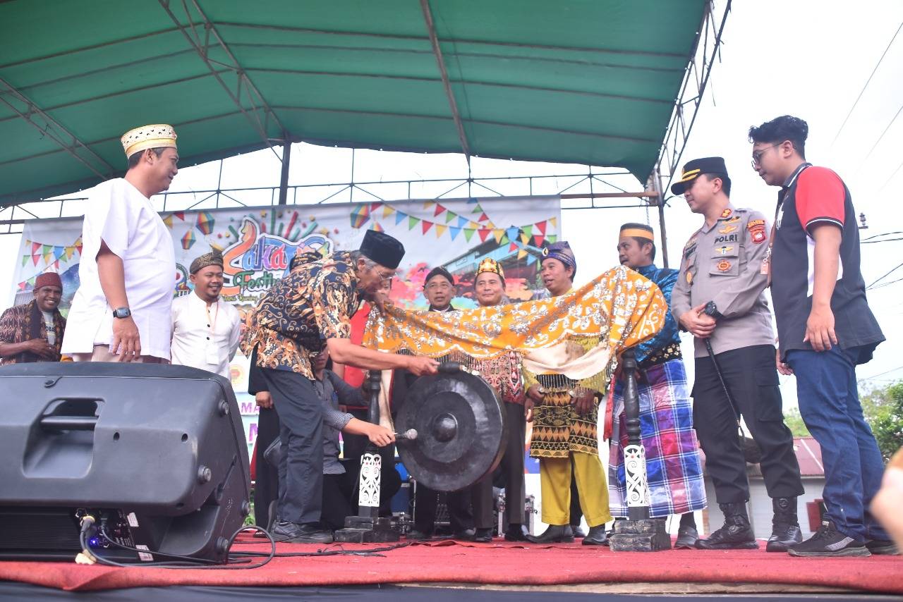 Meriahkan Peringatan Hut ke-660 Kota Sintang, Bupati Jarot Buka Kegiatan Saka Tiga Festival