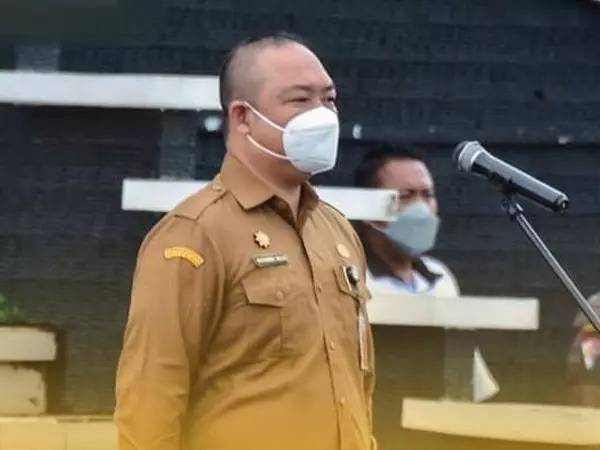 Sekda Ketapang Tatar PNS yang Suka Nongkrong di Warkop saat Jam Kerja