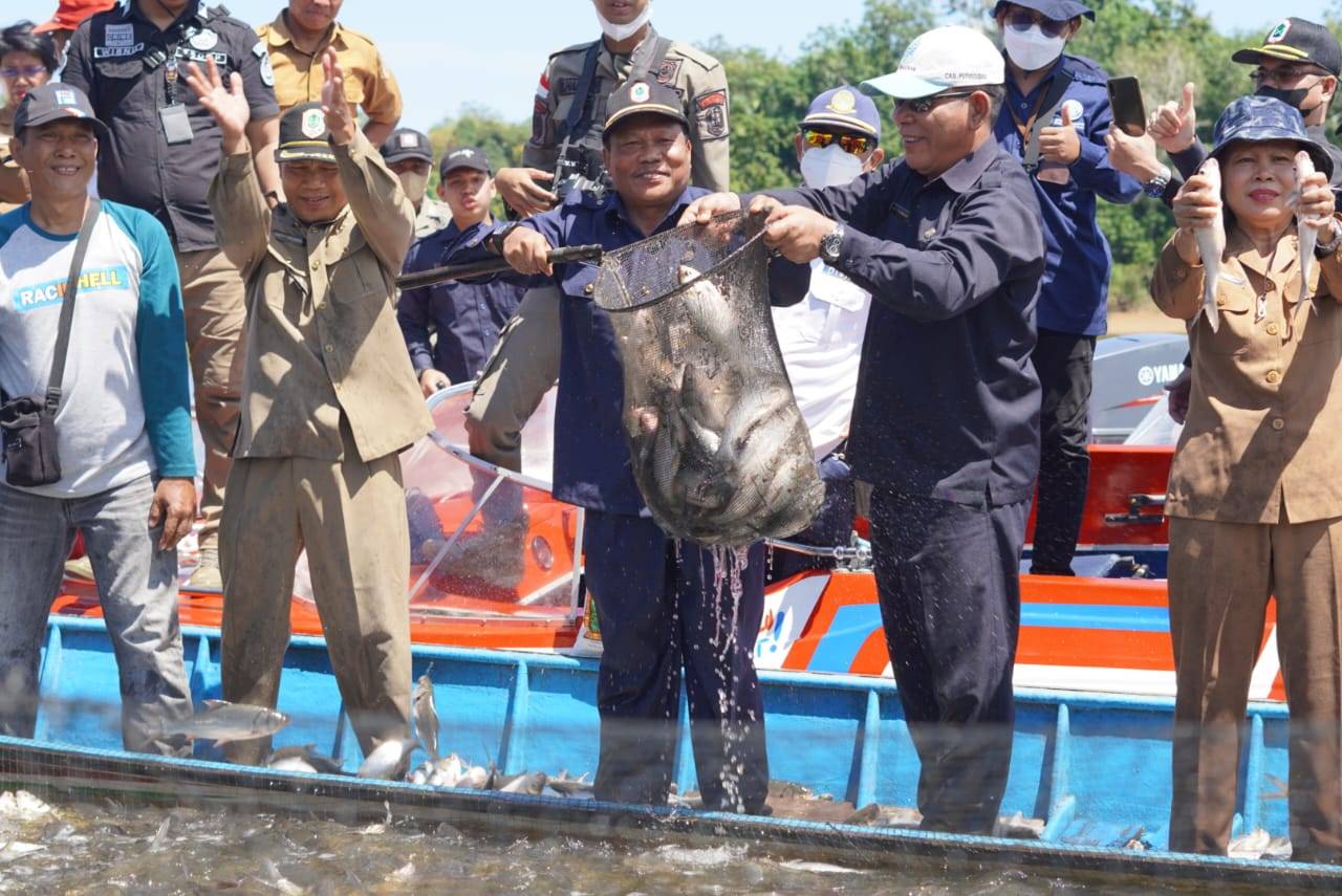 Sekda Mohd Zaini Klaim Kapuas Hulu Pemasok Ikan Air Tawar Terbesar di Kalbar