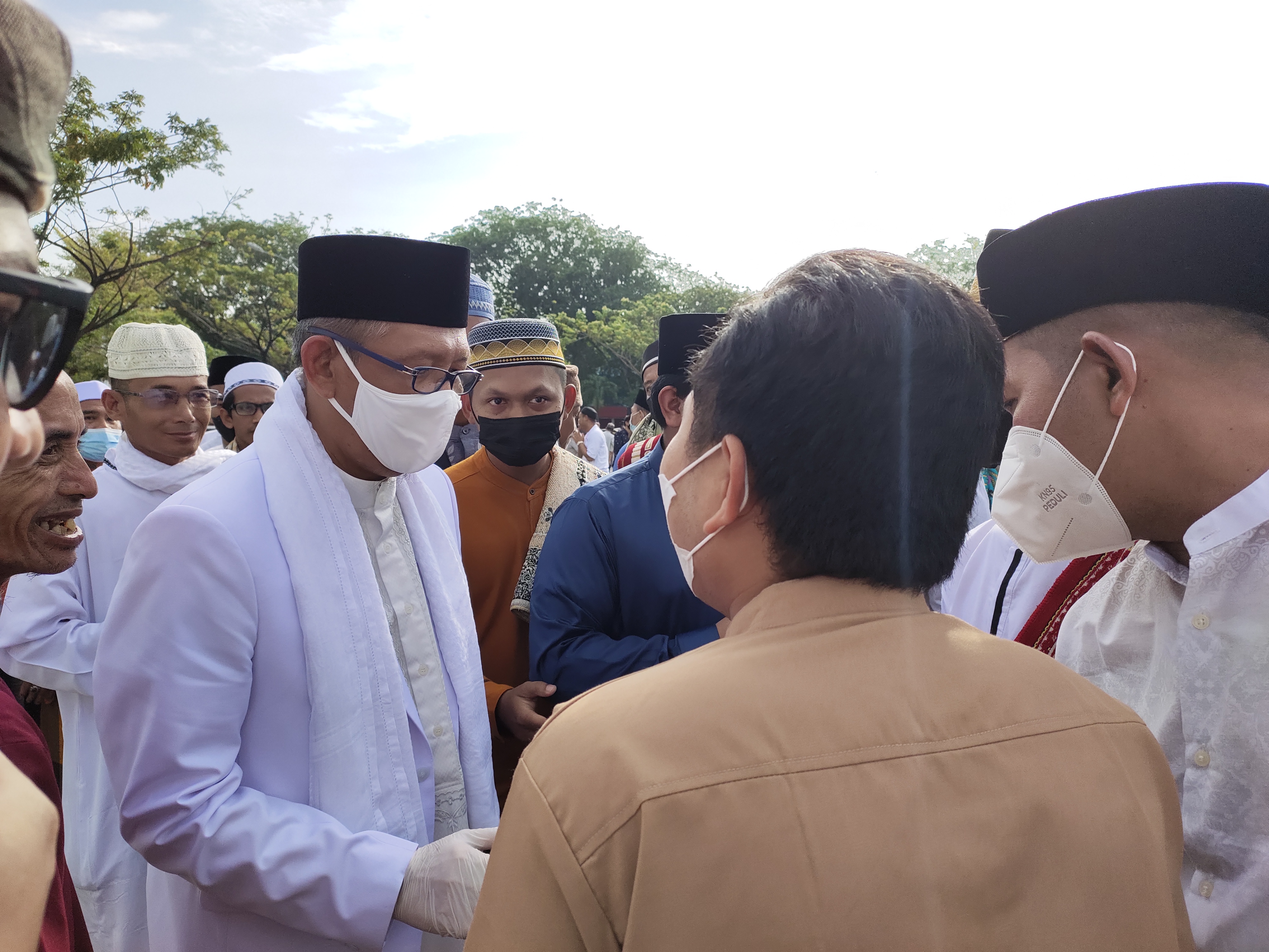 Gubernur Sutarmidji Tunaikan Salat Id di Mujahidin