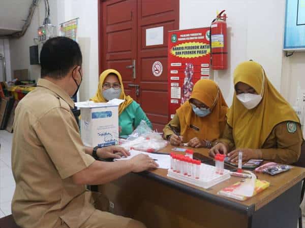 Hari Pertama Kerja, Pegawai Pemprov Kalbar Jalani Pemeriksaan Covid-19