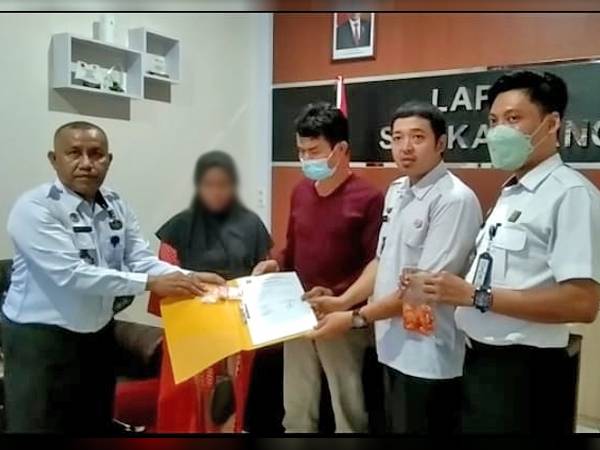 Perempuan yang Bawa Sabu dalam Tahu Sambal ke Lapas Singkawang Diserahkan ke Polisi