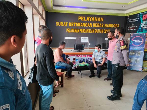 Pria Asal Bekasi yang Panjat Gardu PLN di Ketapang Ternyata Alami Gangguan Mental