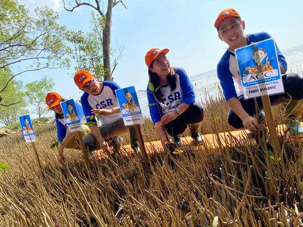 Sambut HUT ke-40, ACC Lakukan Penghijauan di Kalimantan Barat