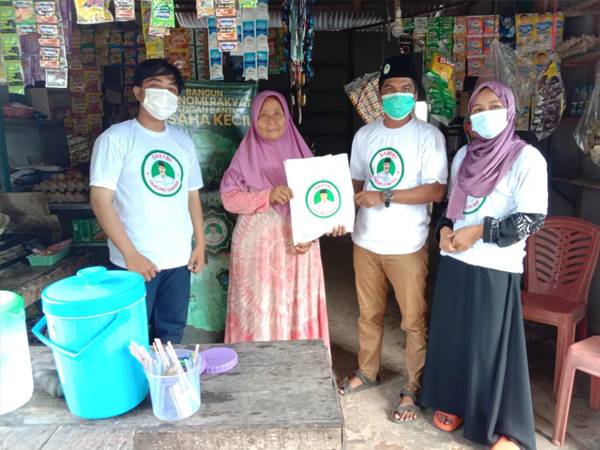 Santri Dukung Ganjar di Kalbar Bantu UMKM dengan Beri Modal dan Borong Dagangan