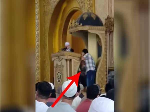 Teriakkan Kata Muhibbin, Seorang Ibu Mengamuk di Mimbar Masjid Mujahidin Pontianak Saat Salat Jumat