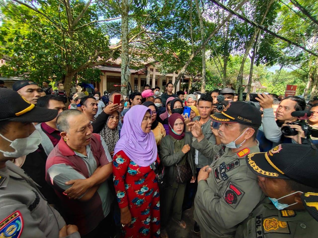 Wuiih…Tegasnya Pol PP Pontianak ke Pedagang Kecil di Untan