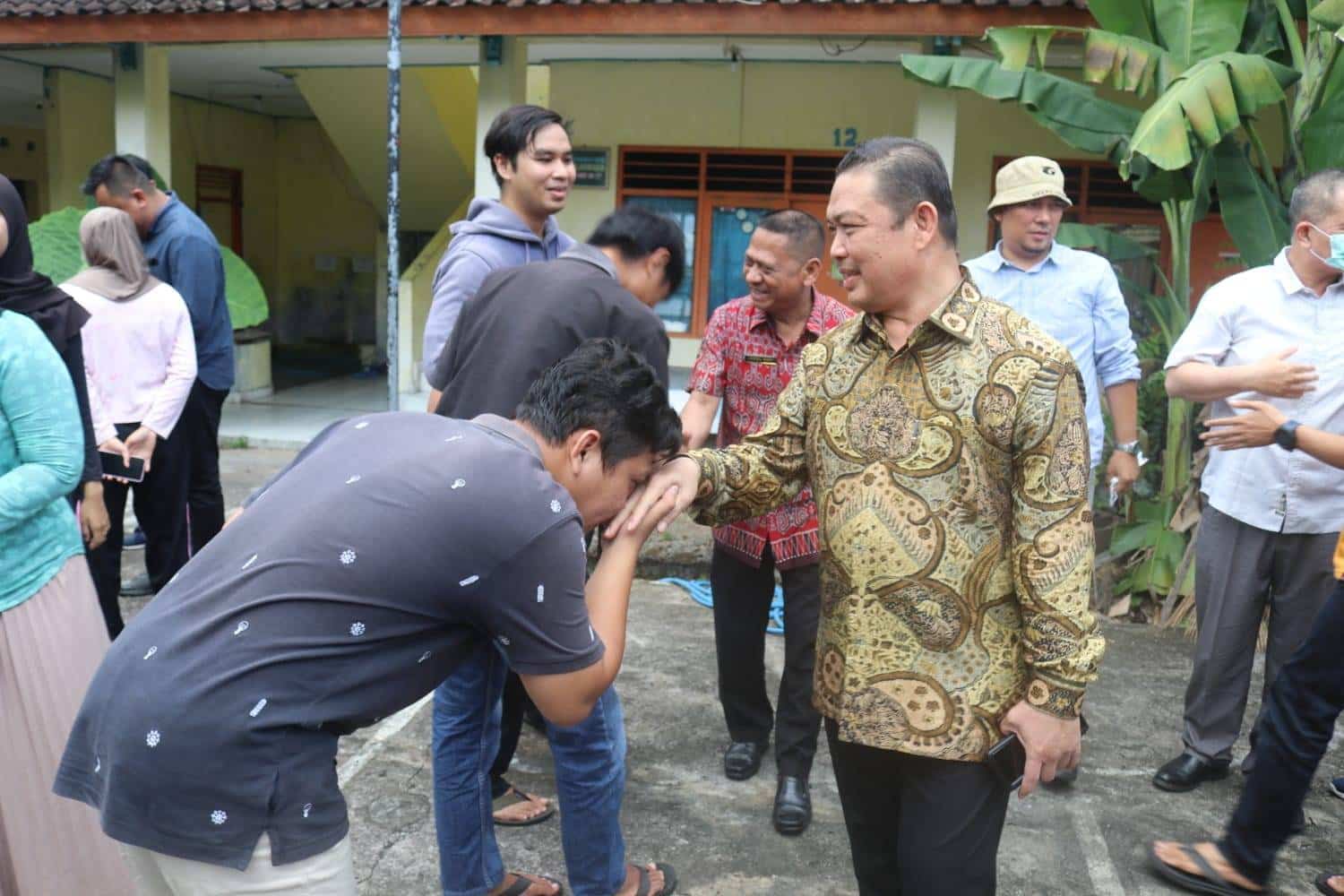 Tinjau Asrama Mahasiswa Kalbar di Yogyakarta, Ria Norsan: Renovasi Akan Dilakukan Dalam Waktu Dekat