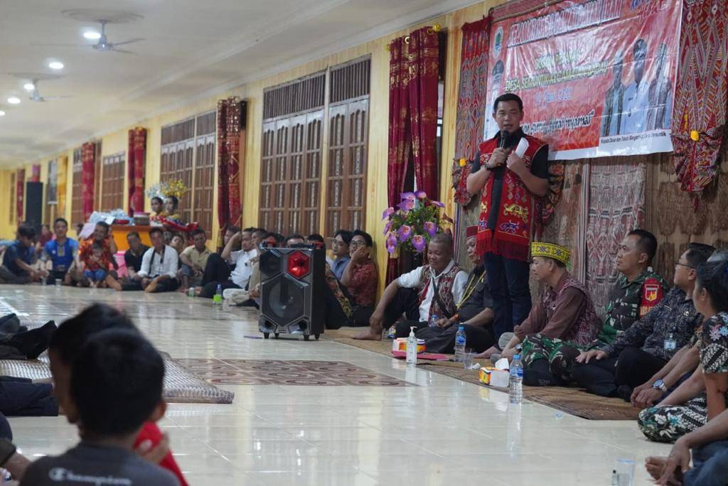 Hadiri Gawai Dayak Sandau Ari, Bupati Kapuas Hulu Ajak Masyarakat Terus Perkuat Harmonisasi