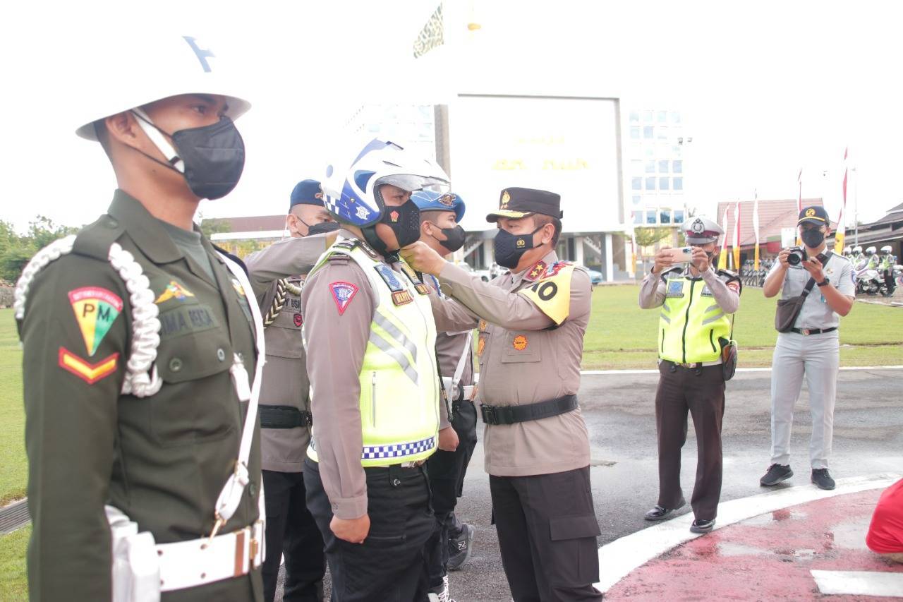 Pimpin Apel Gelar Pasukan Operasi Patuh Kapuas 2022, Kapolda Kalbar Minta Aparat Profesional dan Humanis