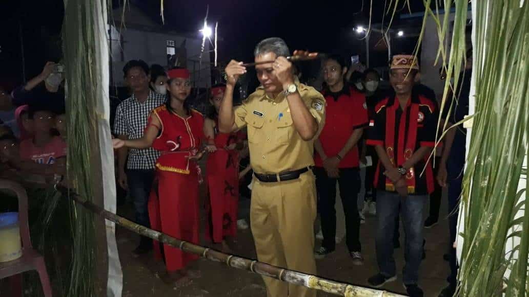Bupati Sintang Buka Baksos IMK Pijar Untan Pontianak di Desa Temiang Kapuas