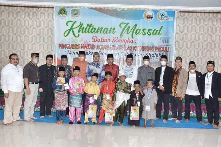 Masjid Al-Ikhlas Ketapang Gelar Sunatan Massal 120 Anak 