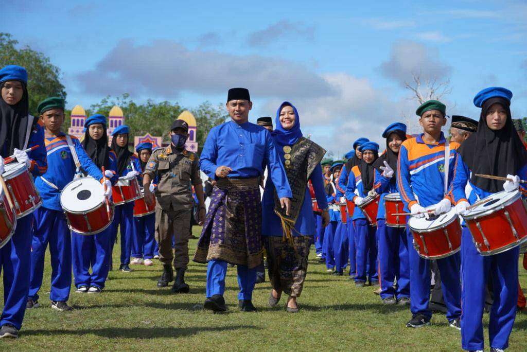 Wakil Bupati Kapuas Hulu Lepas Pawai Taaruf MTQ XXIX Kecamatan Embaloh Hilir