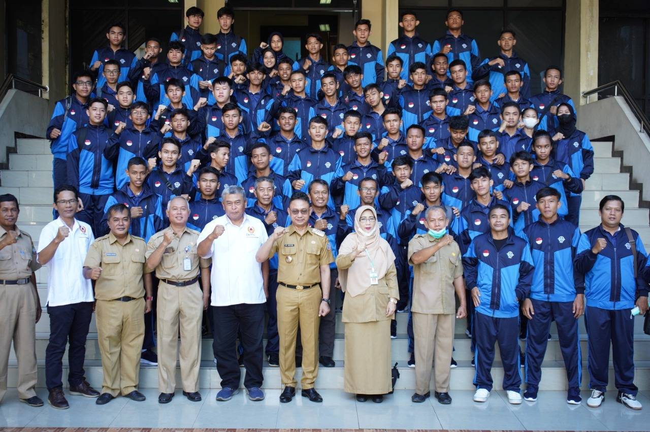 80 Atlet Dilepas ke Popda, Edi Kamtono "Pede" Pontianak Juara Umum