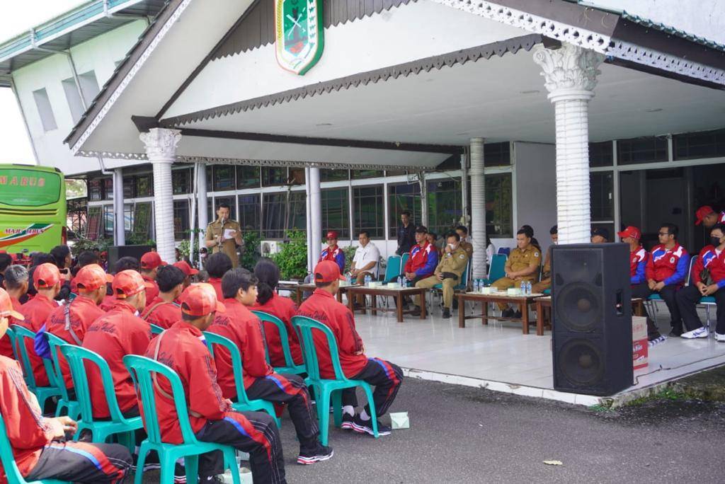 Bupati Fransiskus Diaan Janjikan Reward Atlet Berprestasi di POPDA Kalbar 2022
