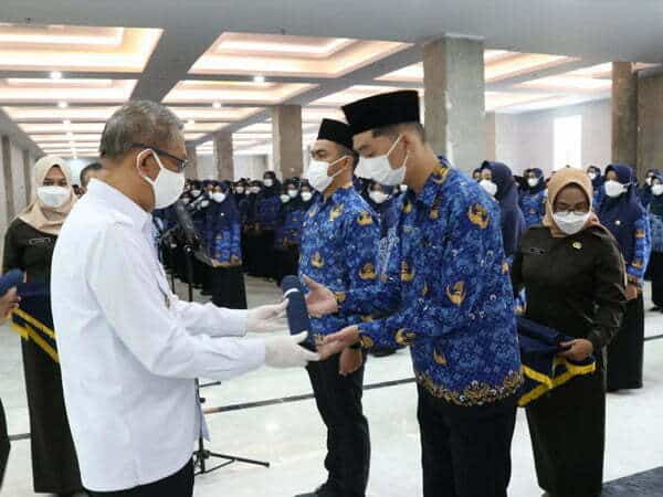 987 CPNS dan PNS Kalbar Disumpah Sutarmidji Jalankan Amanat Sesuai UU