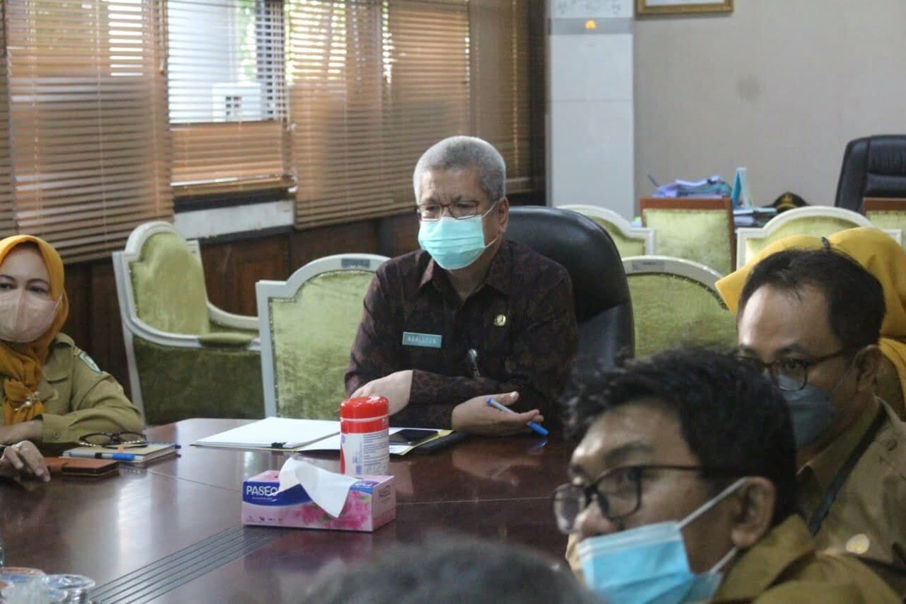 Sekda Kalbar Pimpin Rapat Ekspose Buku Pedoman KKN